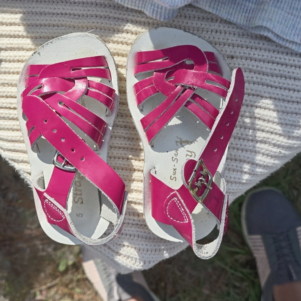 Size 5 little girl shoes